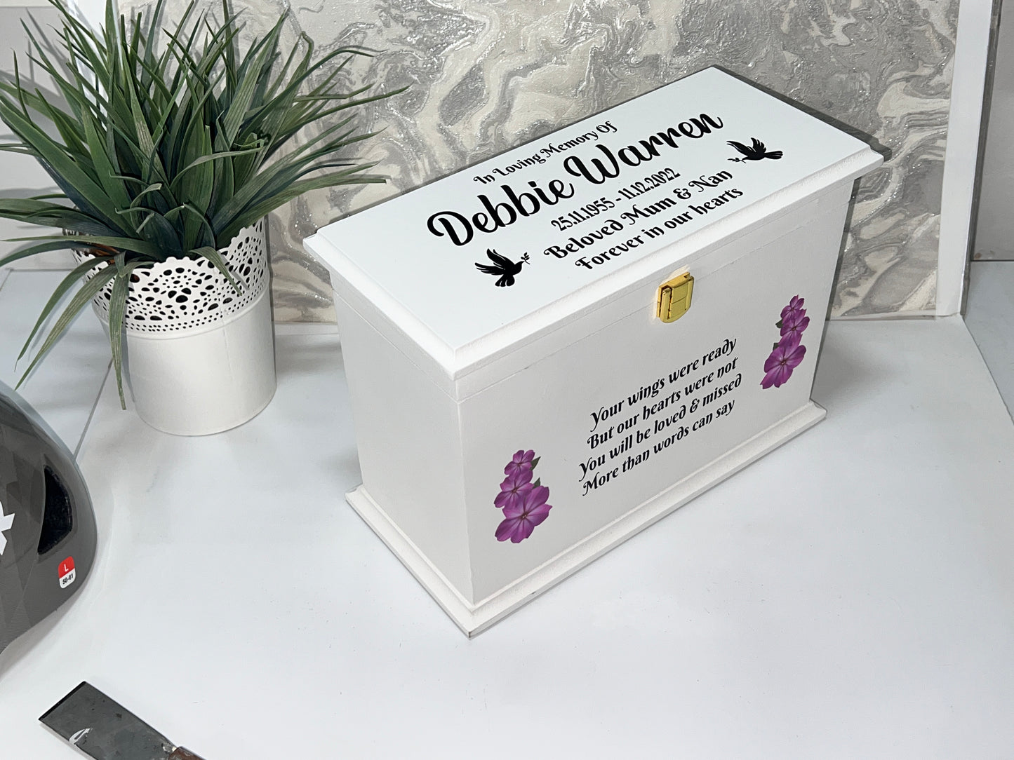 A Life Remembered Casket With Front Lock