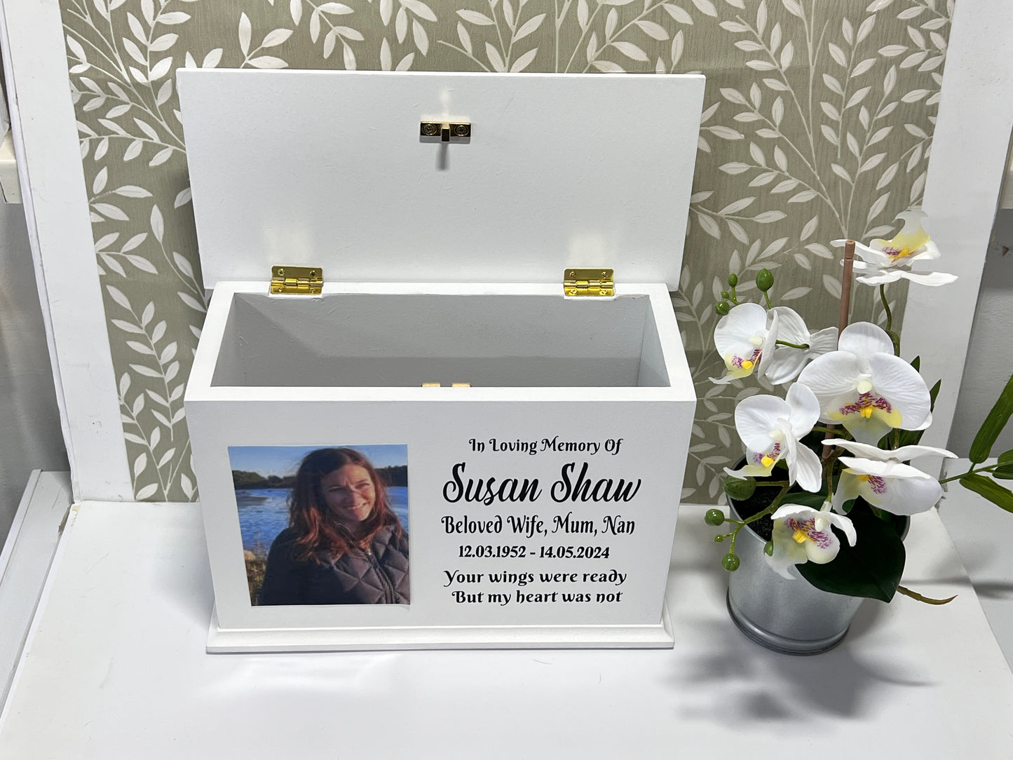 A Life Remembered Casket With Photo