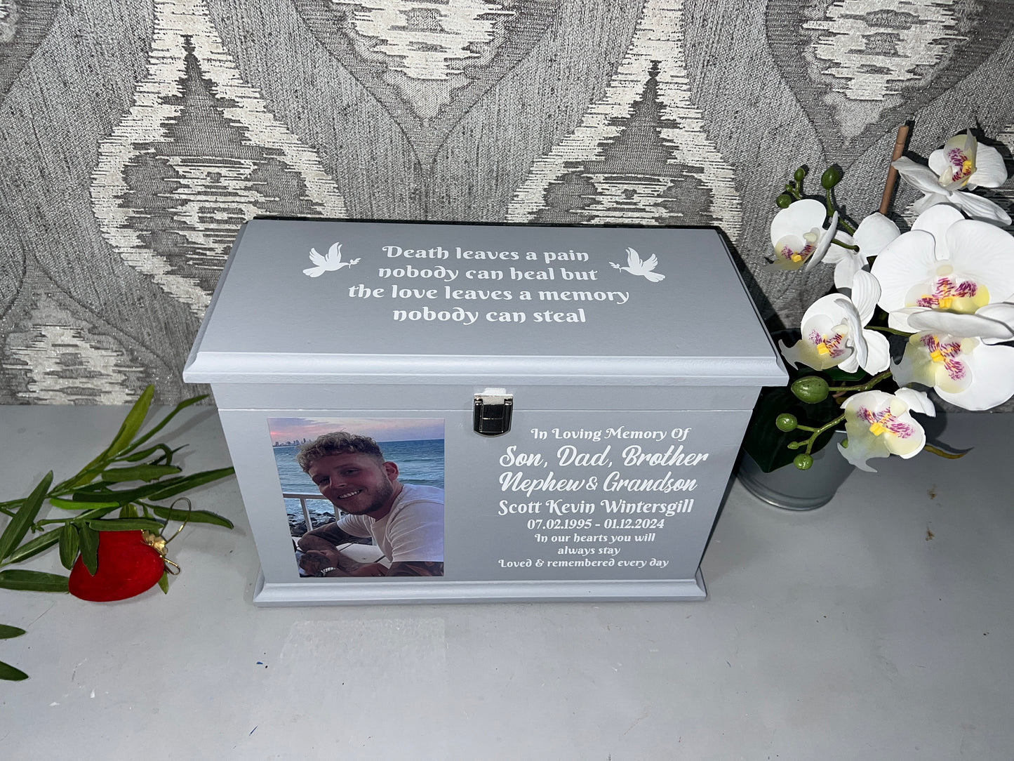 A Life Remembered Casket With Front Lock And Photo