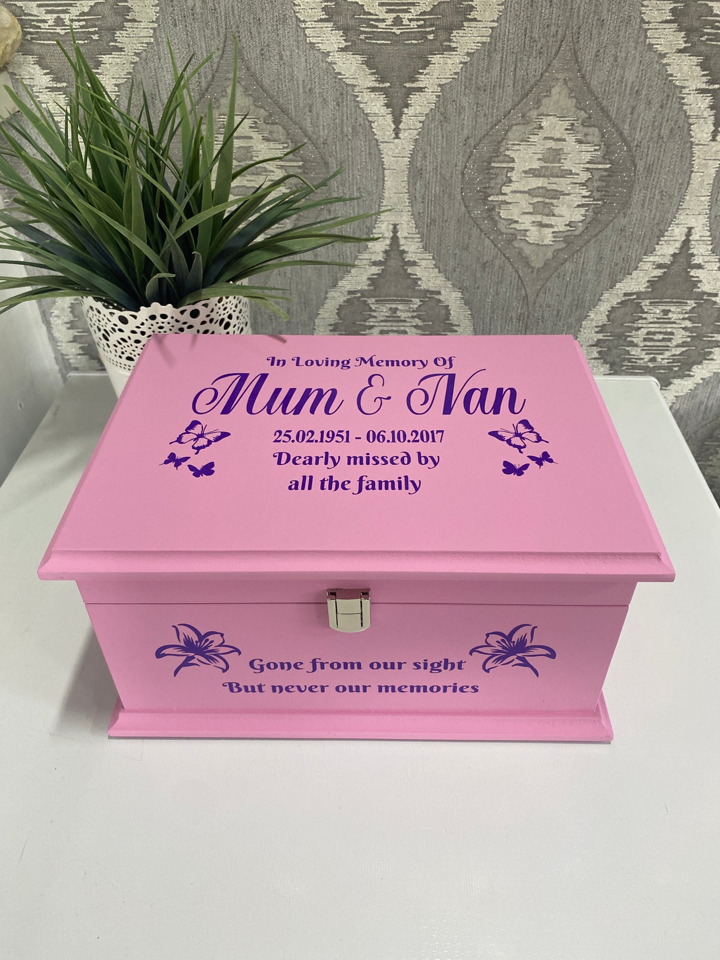 Kisses From Heaven Casket With Front Lock