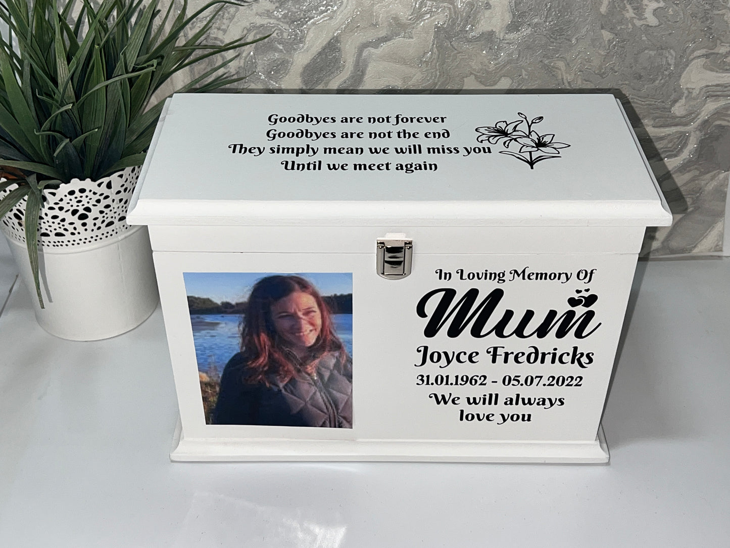A Life Remembered Casket With Front Lock And Photo