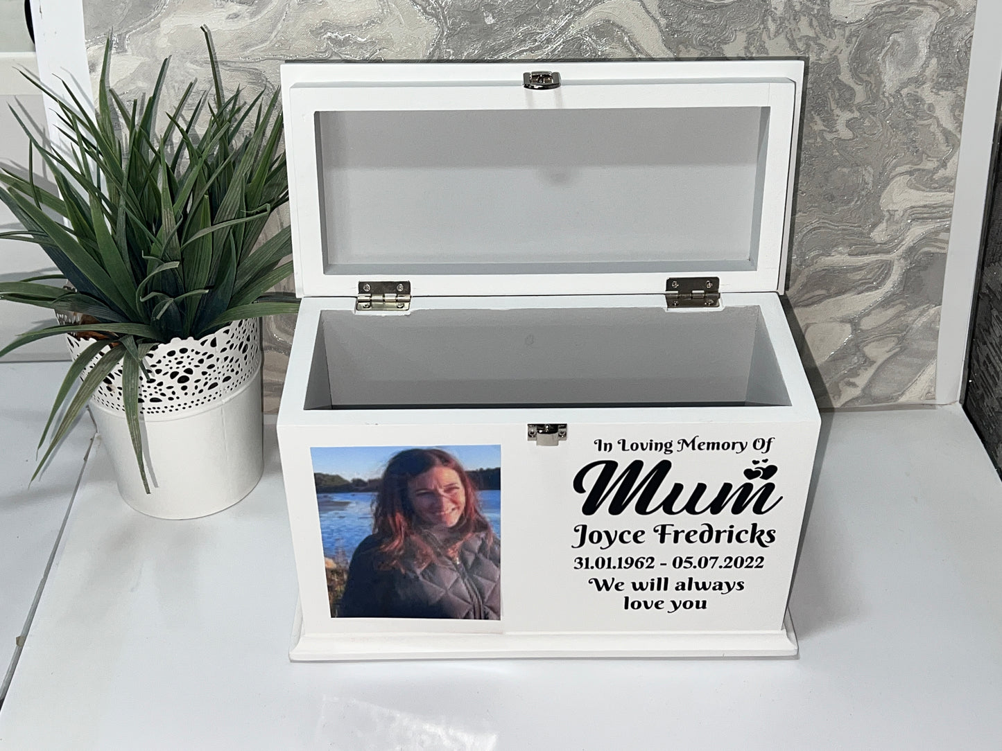 A Life Remembered Casket With Front Lock And Photo