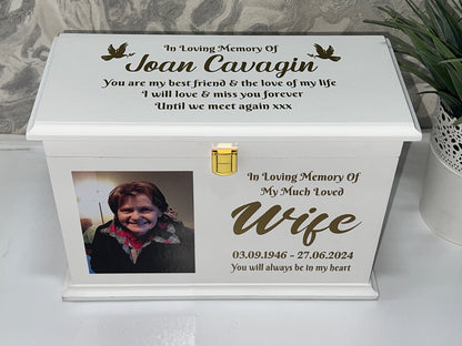 A Life Remembered Casket With Front Lock And Photo