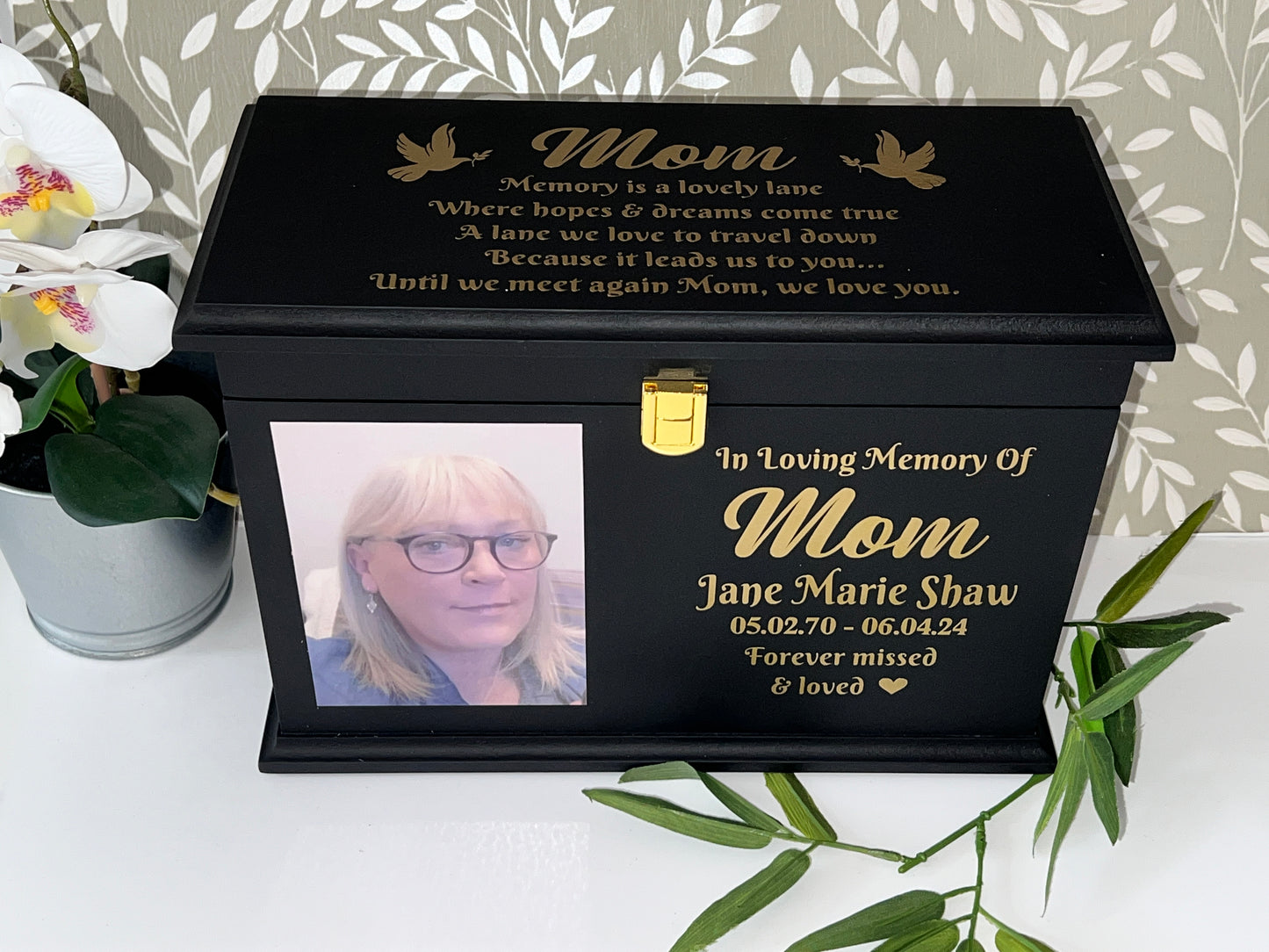 A Life Remembered Casket With Front Lock And Photo