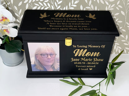 A Life Remembered Casket With Front Lock And Photo
