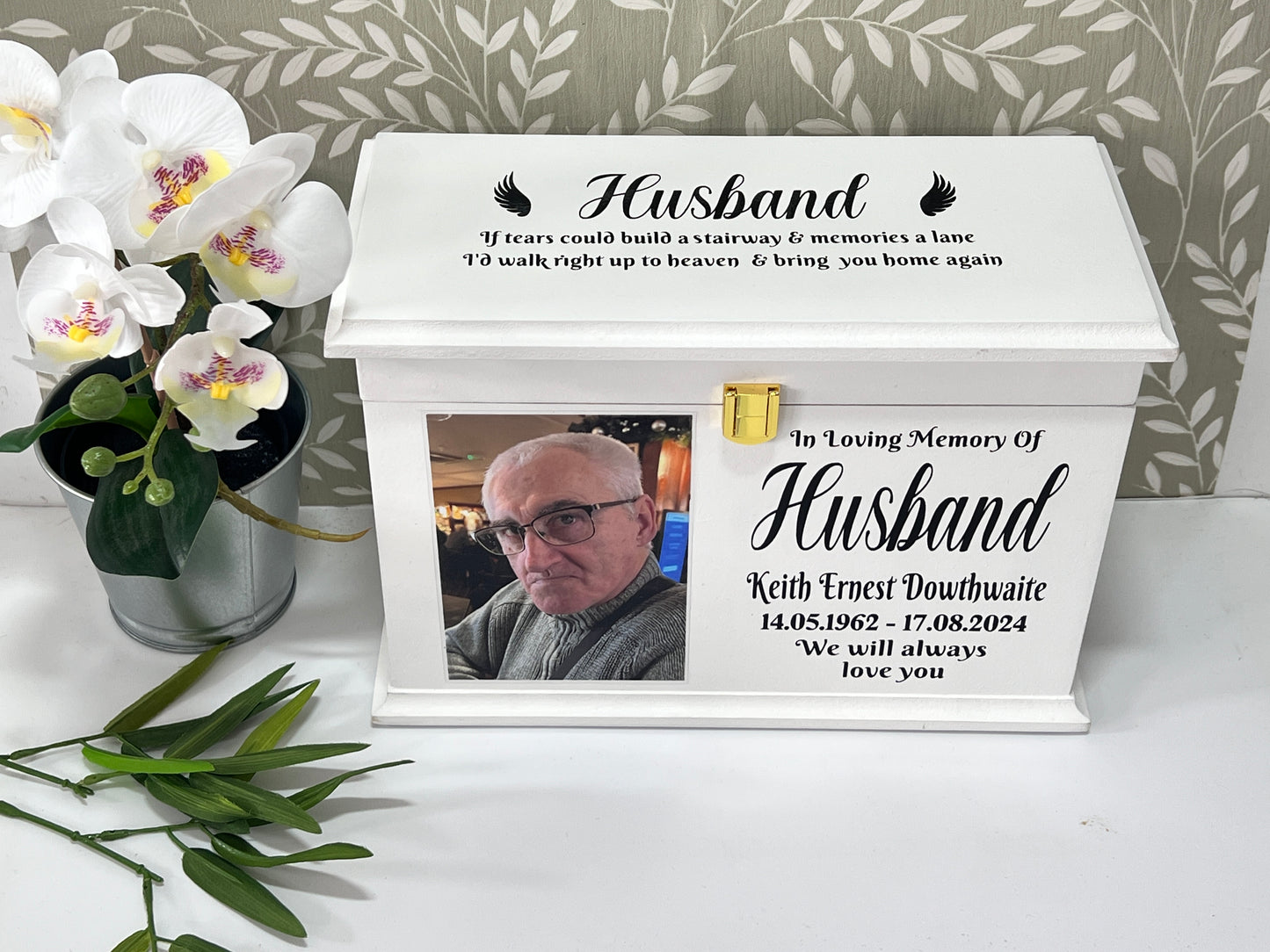 A Life Remembered Casket With Front Lock And Photo